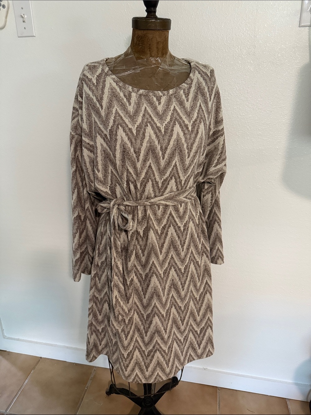 NWT Adrienne Vittadini Neutral Chevron Tie-Waist Long Sleeve Dress XL, 2X & 3X